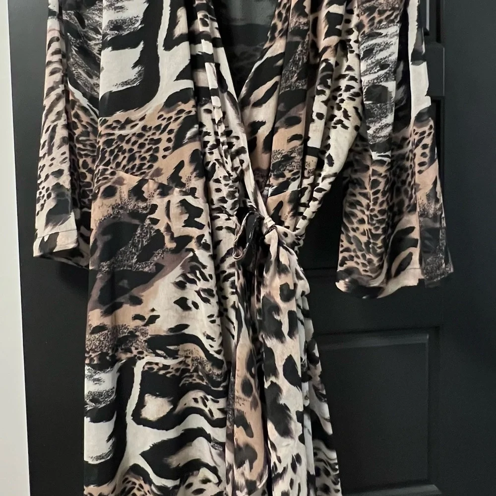 Dress - Picture 3 of 3